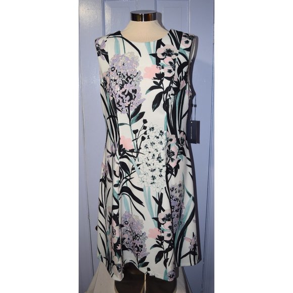 Tommy Hilfiger Dresses & Skirts - NWT Tommy Hilfiger Sleeveless Floral Dress size 12